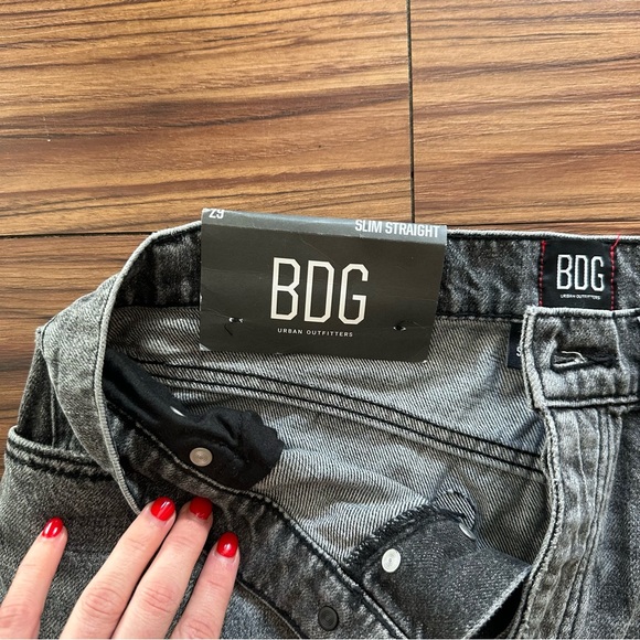 NWT BDG Slim Straight Jeans Size 29 Grey Distressed - Picture 13 of 15
